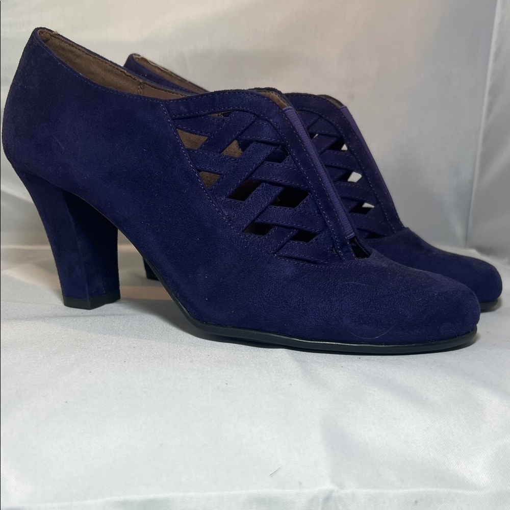 AEROSOLES Women's Deep Purple Heels